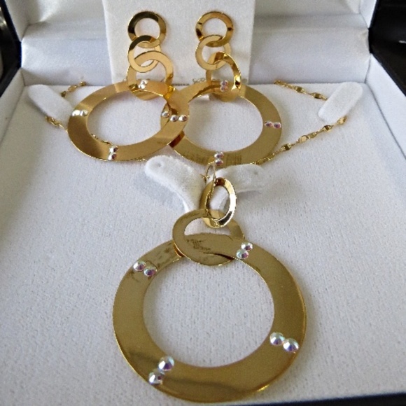 Fifth Avenue Necklace and Earrings Swarovski Crystals - Picture 1 of 7